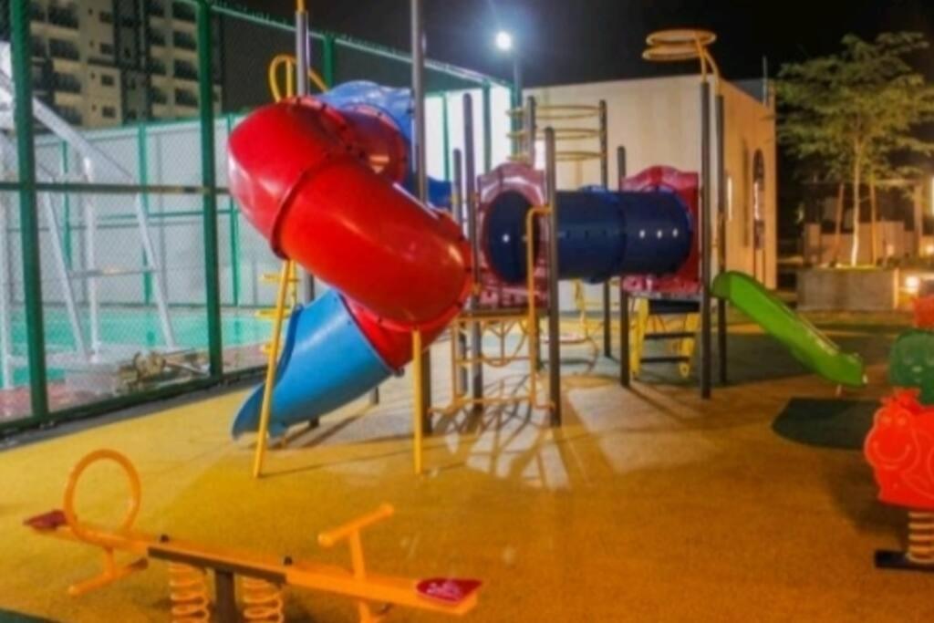 Hani Homestay Wifi Netflix Secure Parking Klia Usim Inti Aeon Mall Nilai Exterior foto