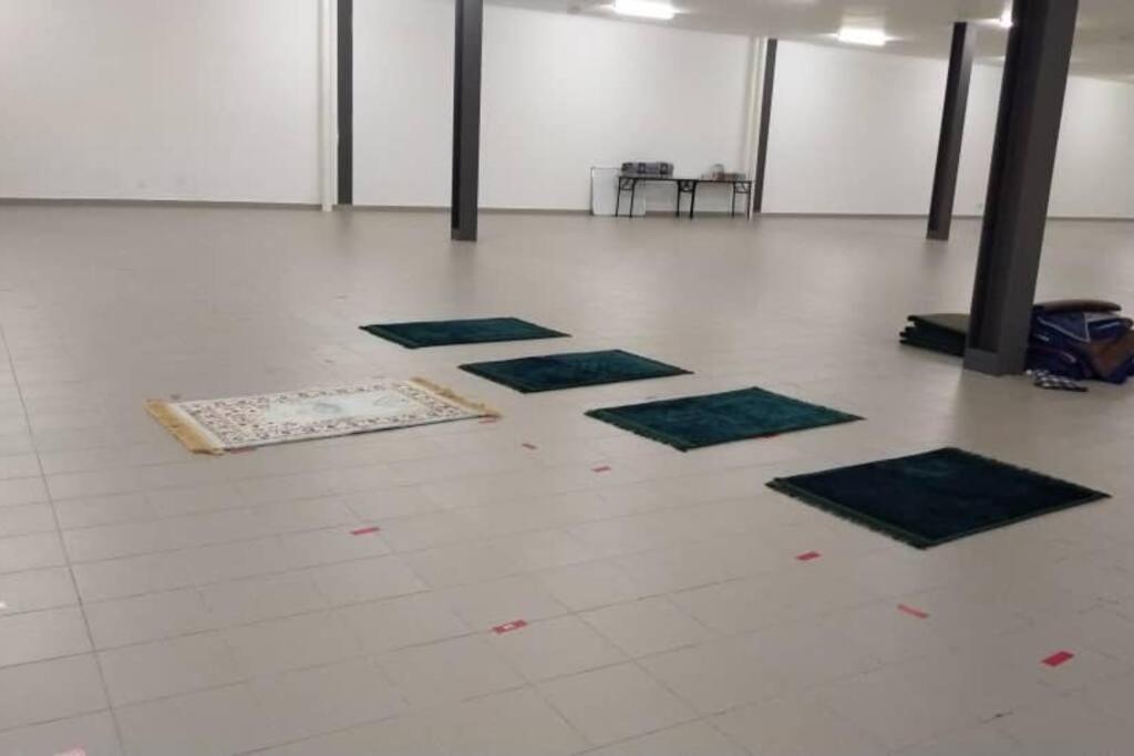Hani Homestay Wifi Netflix Secure Parking Klia Usim Inti Aeon Mall Nilai Exterior foto