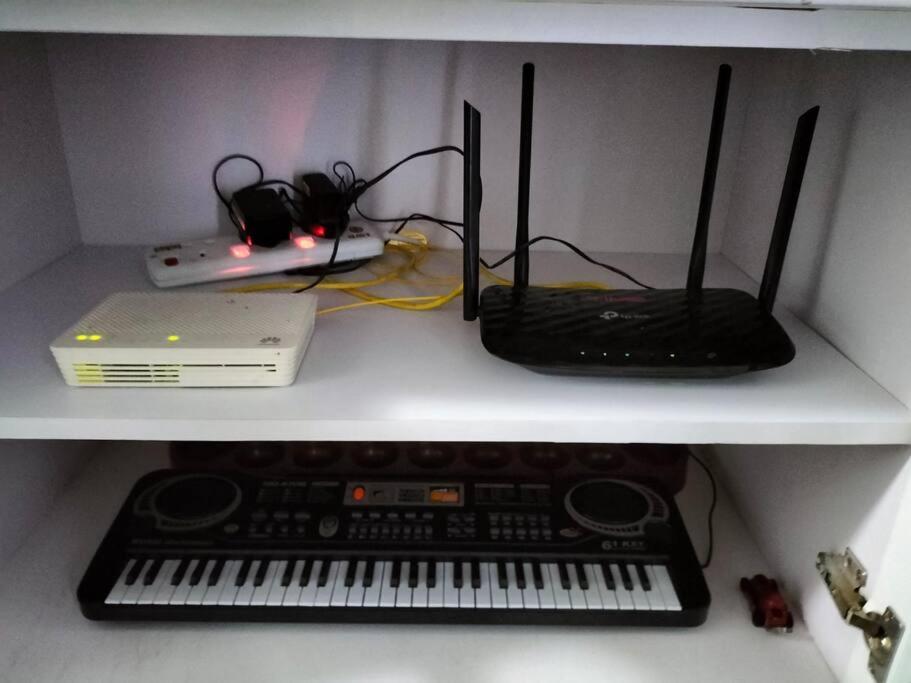 Hani Homestay Wifi Netflix Secure Parking Klia Usim Inti Aeon Mall Nilai Exterior foto