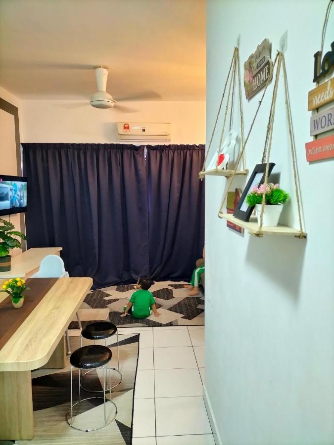 Hani Homestay Wifi Netflix Secure Parking Klia Usim Inti Aeon Mall Nilai Exterior foto