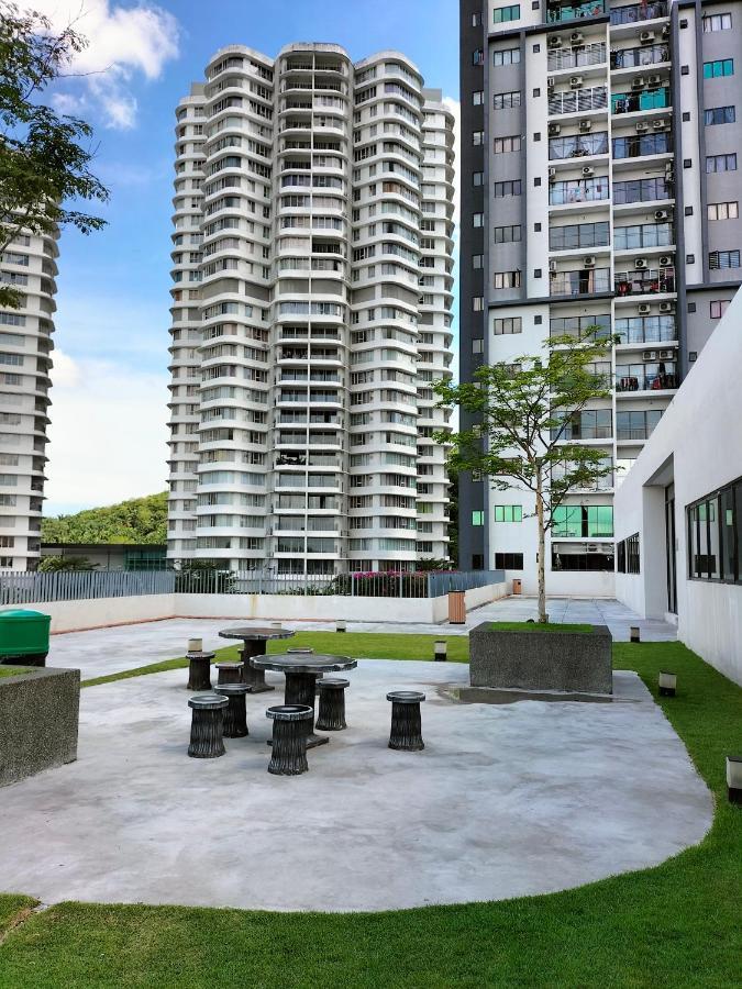 Hani Homestay Wifi Netflix Secure Parking Klia Usim Inti Aeon Mall Nilai Exterior foto